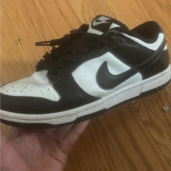 Nike Men's Black and White Low-Top Sneakers - Picture 2 of 4